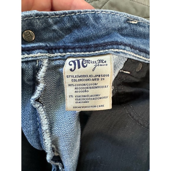 Miss Me Boyfriend Straight Leg Fit Faded and Distressed Jeans Size‎ 31 Large - Picture 4 of 9
